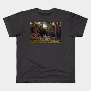 Wolf in the forest Kids T-Shirt